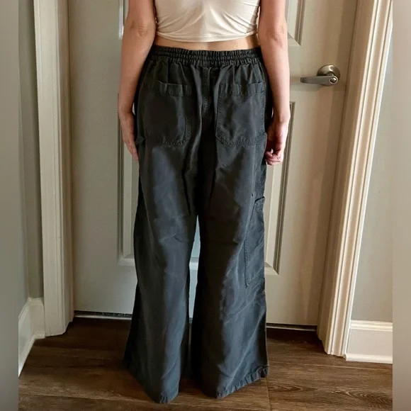 aerie Black Cargo Drawstring Pants with White Drawcord - Picture 6 of 7